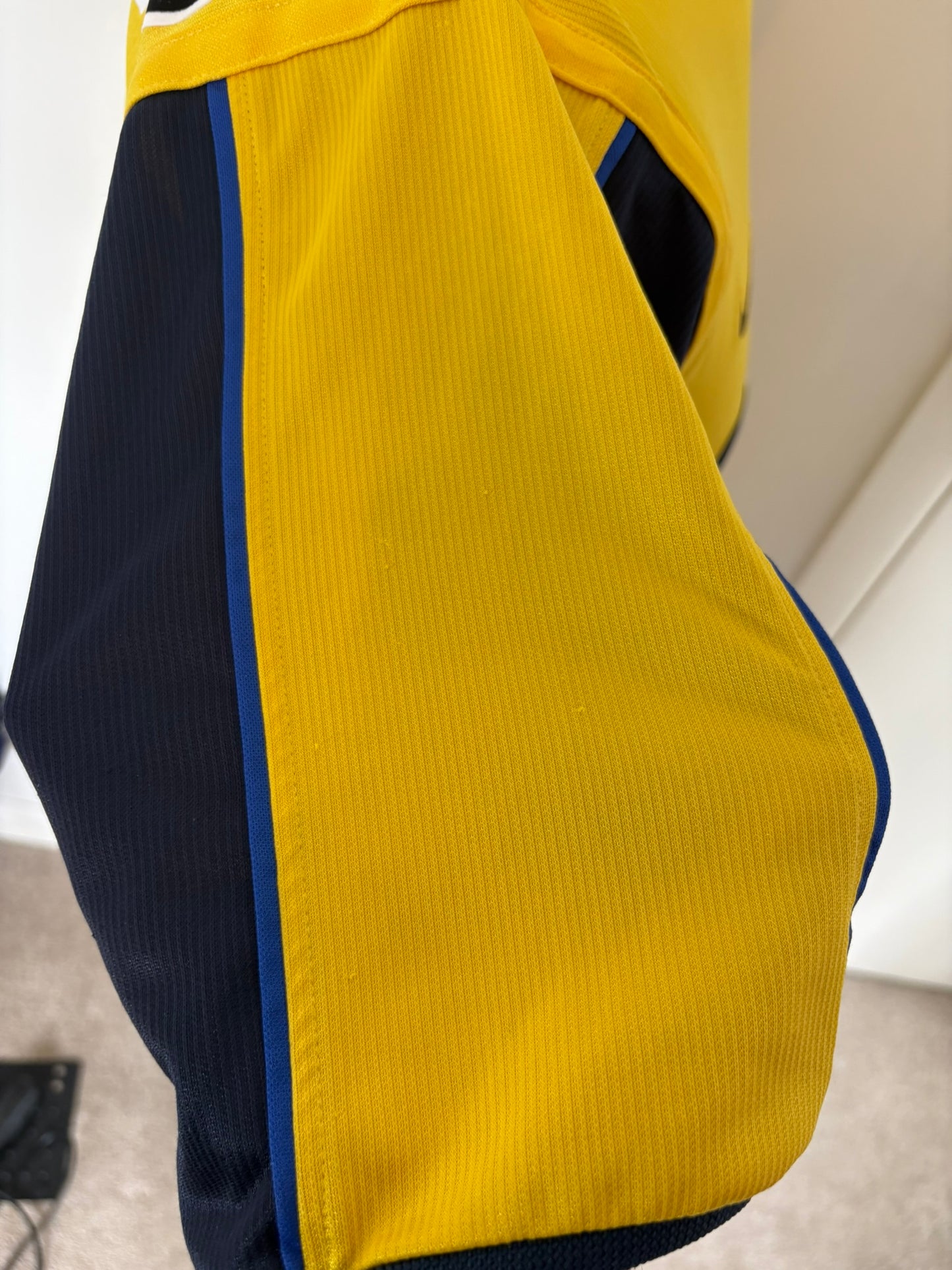 Arsenal Dennis Bergkamp 1999-01 Away Football Shirt Small Nike