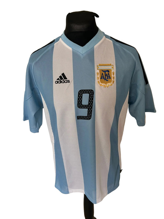 Argentina 2002-04 home football shirt, blue and white, medium, Adidas, Gabriel Batistuta, front
