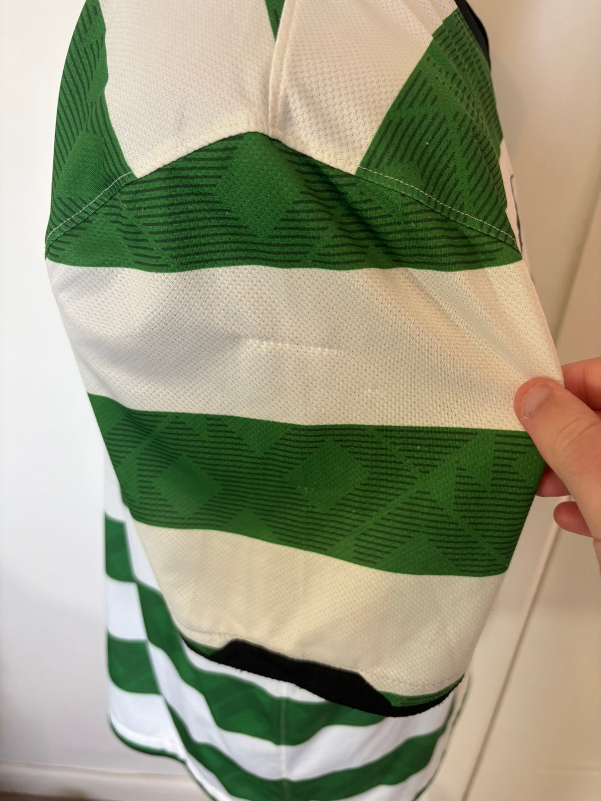 Celtic 2010-12 Home Football Shirt Large Nike
