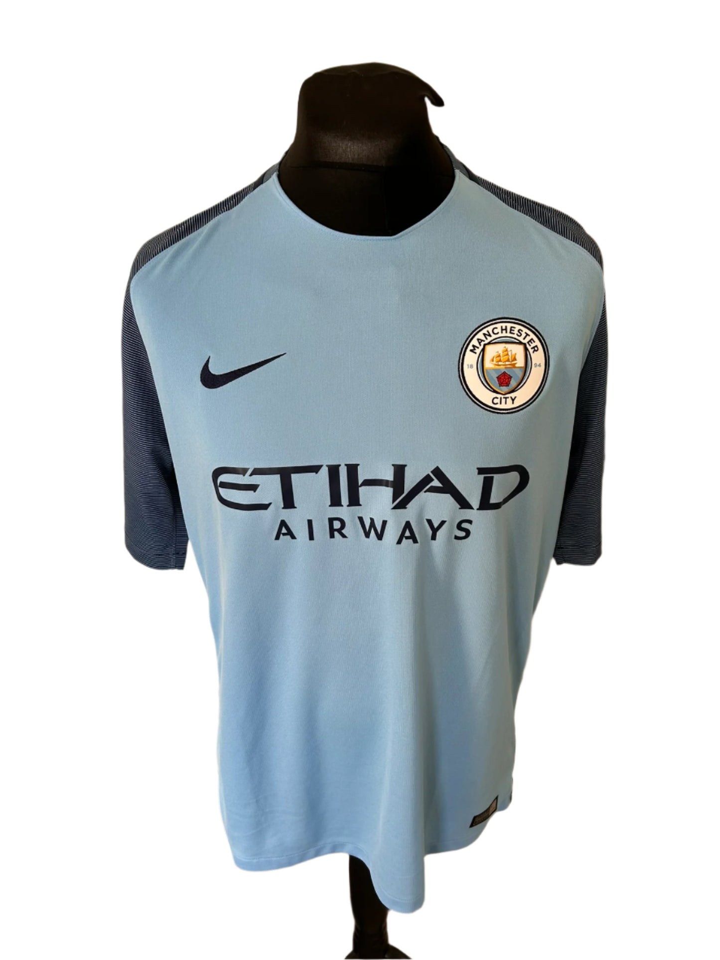 Manchester City Sergio Aguero 2016-17 Home Football Shirt Large Nike