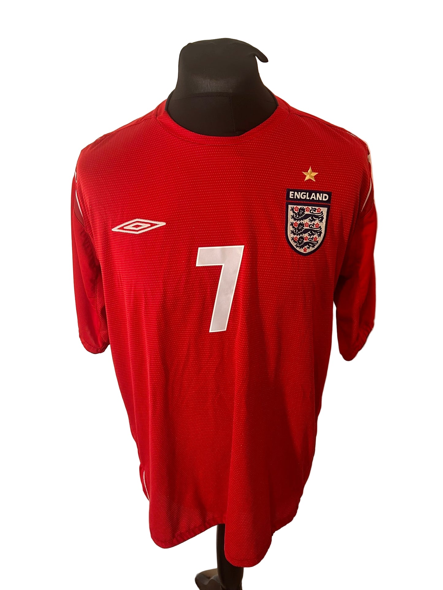 England 2004-06 away football shirt, Umbro, extra large, XL, red, David Beckham, front
