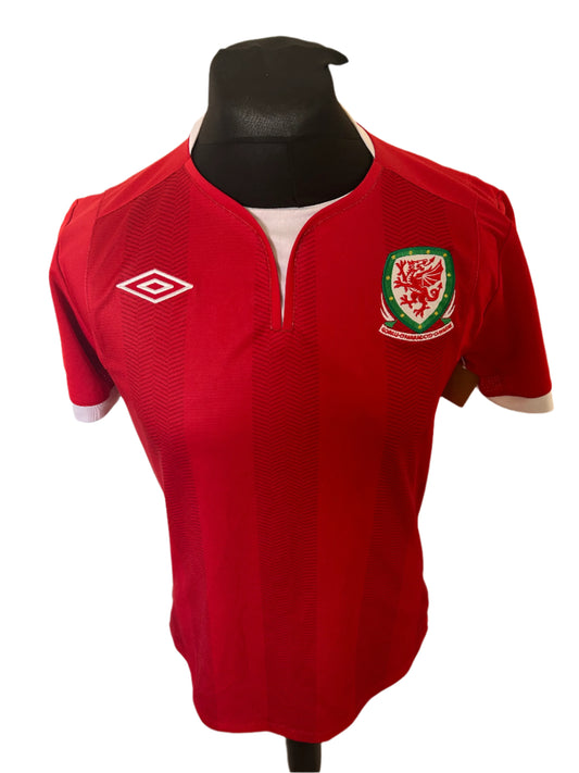 Wales 2011-12 Home Football Shirt Small Umbro