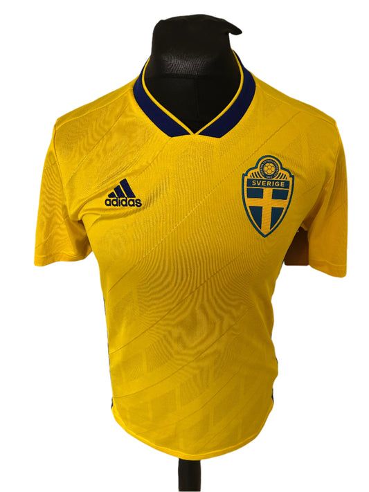 Sweden 2018-19 Home Football Shirt Small Adidas