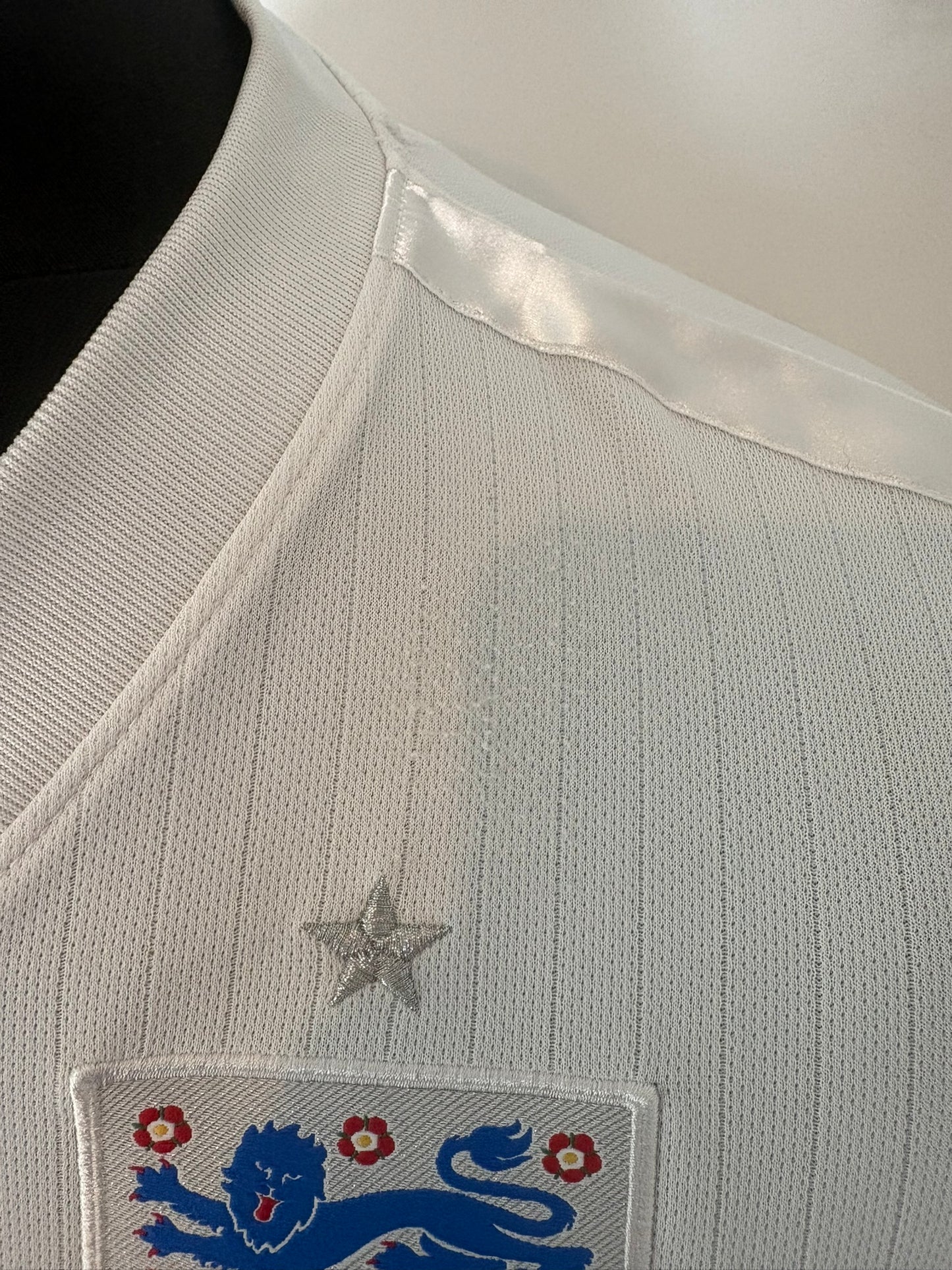 England 2014-15 Home Football Shirt Small Nike