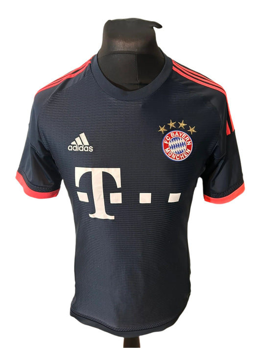 Bayern Munich 2015-16 Third Football Shirt Small