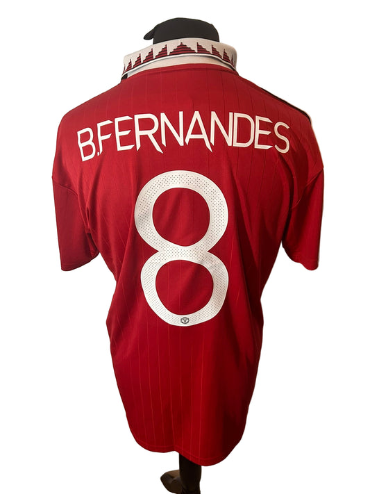 Manchester United 2022-23 home football shirt, adidas, large, red, Bruno Fernandes, back