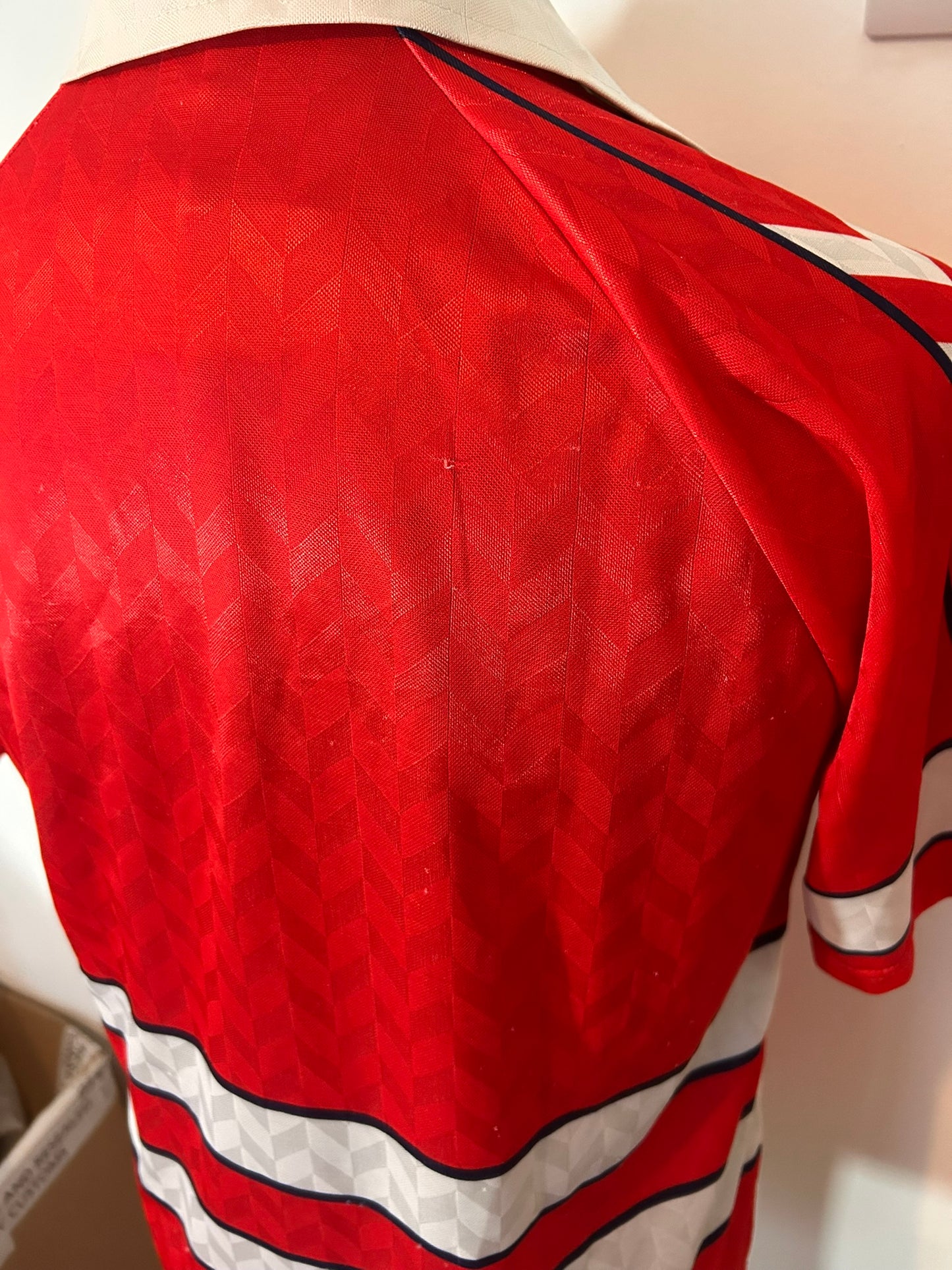 Denmark 1988 Home Football Shirt Medium Hummel