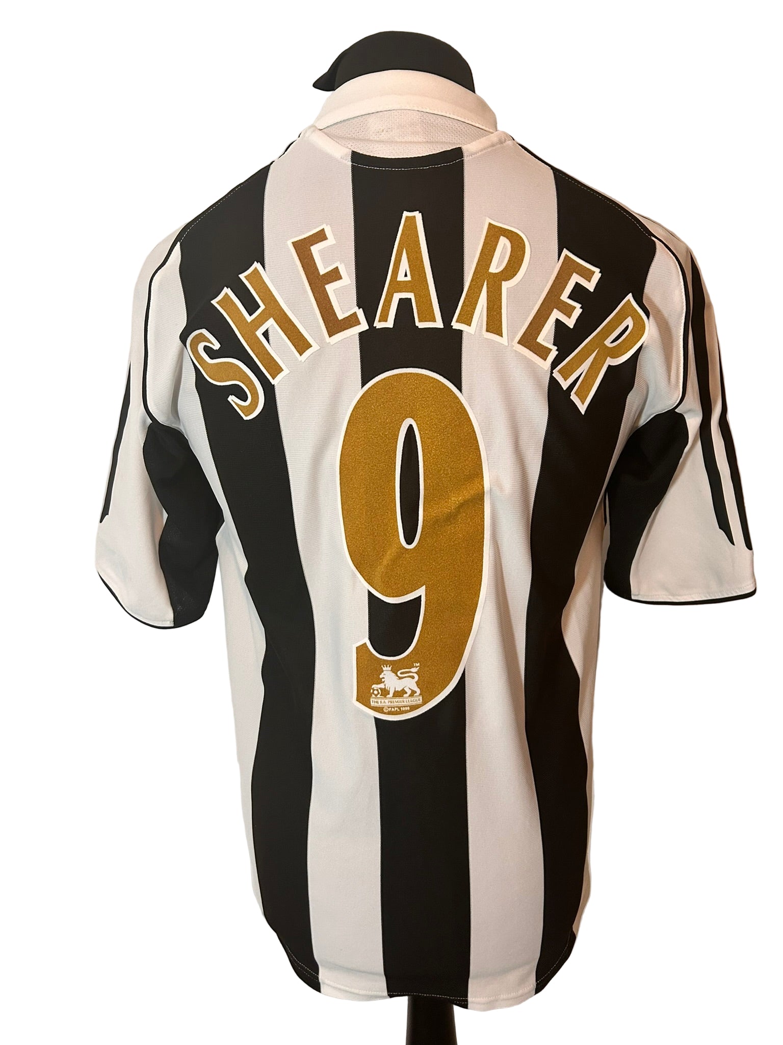 Newcastle United 2005-07 home football shirt, adidas, small, black and white, Alan Shearer, back