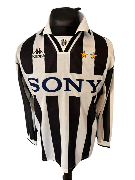 Juventus 1995-97 Home Football Shirt LONG SLEEVES Medium Kappa