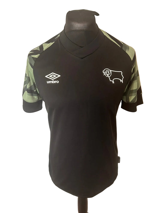 Derby County 2022-23 away football shirt, black, medium, Umbro, front