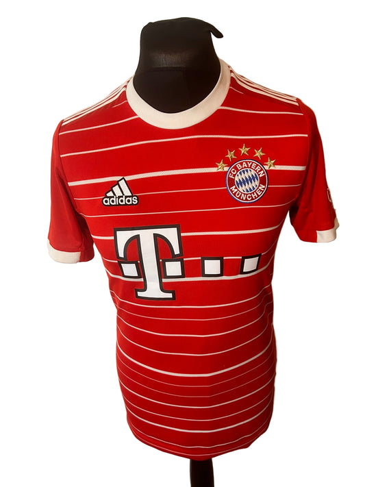 Bayern Munich 2022-23 home football shirt, adidas, small, red, Jamal Musiala, front