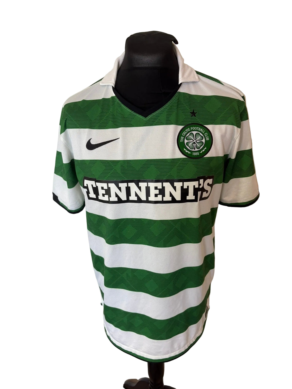 Celtic 2010-12 home football shirt, green and white, Large, Nike, front