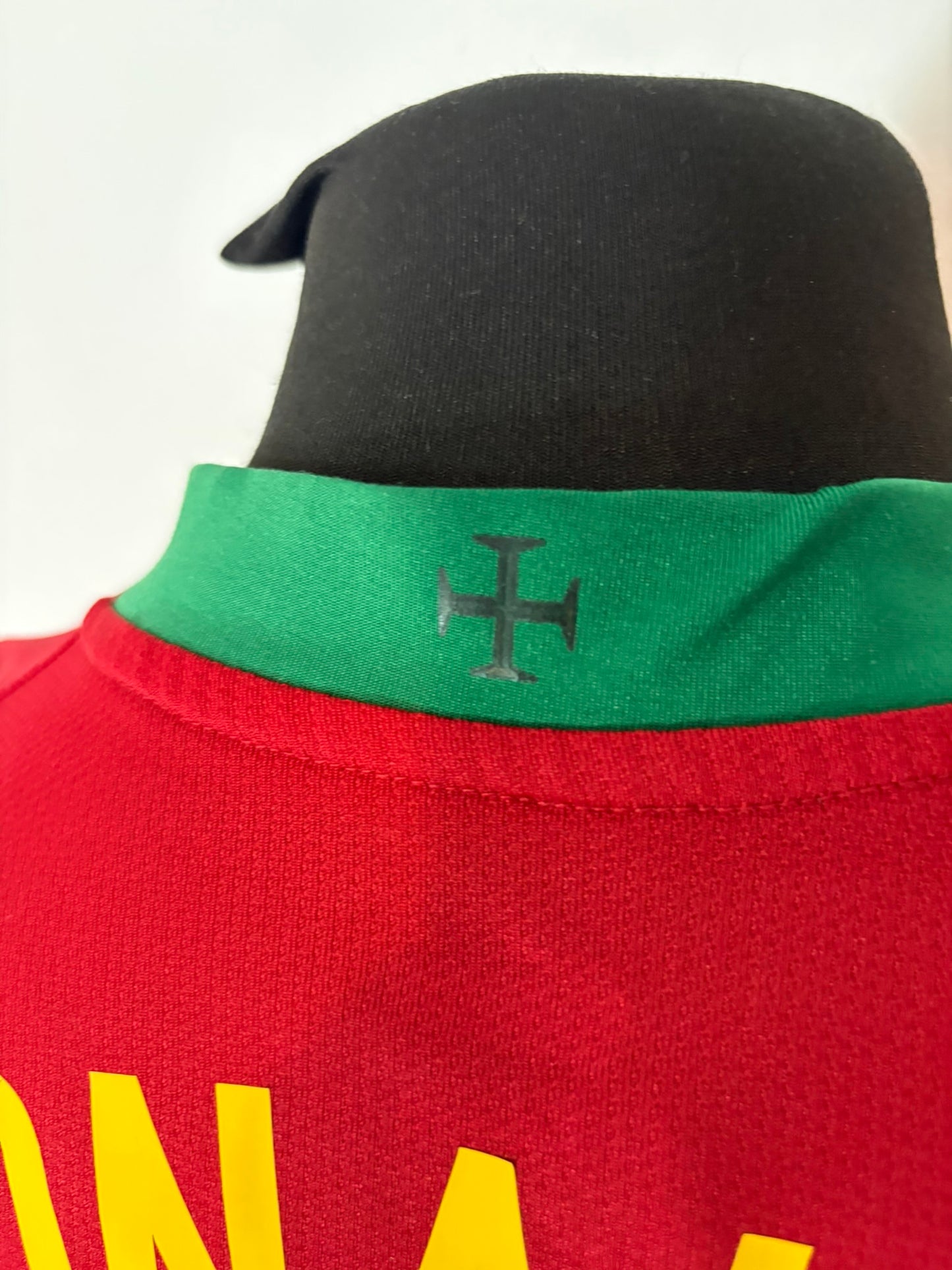 Portugal Cristiano Ronaldo 2008-10 Home Football Shirt Large Nike