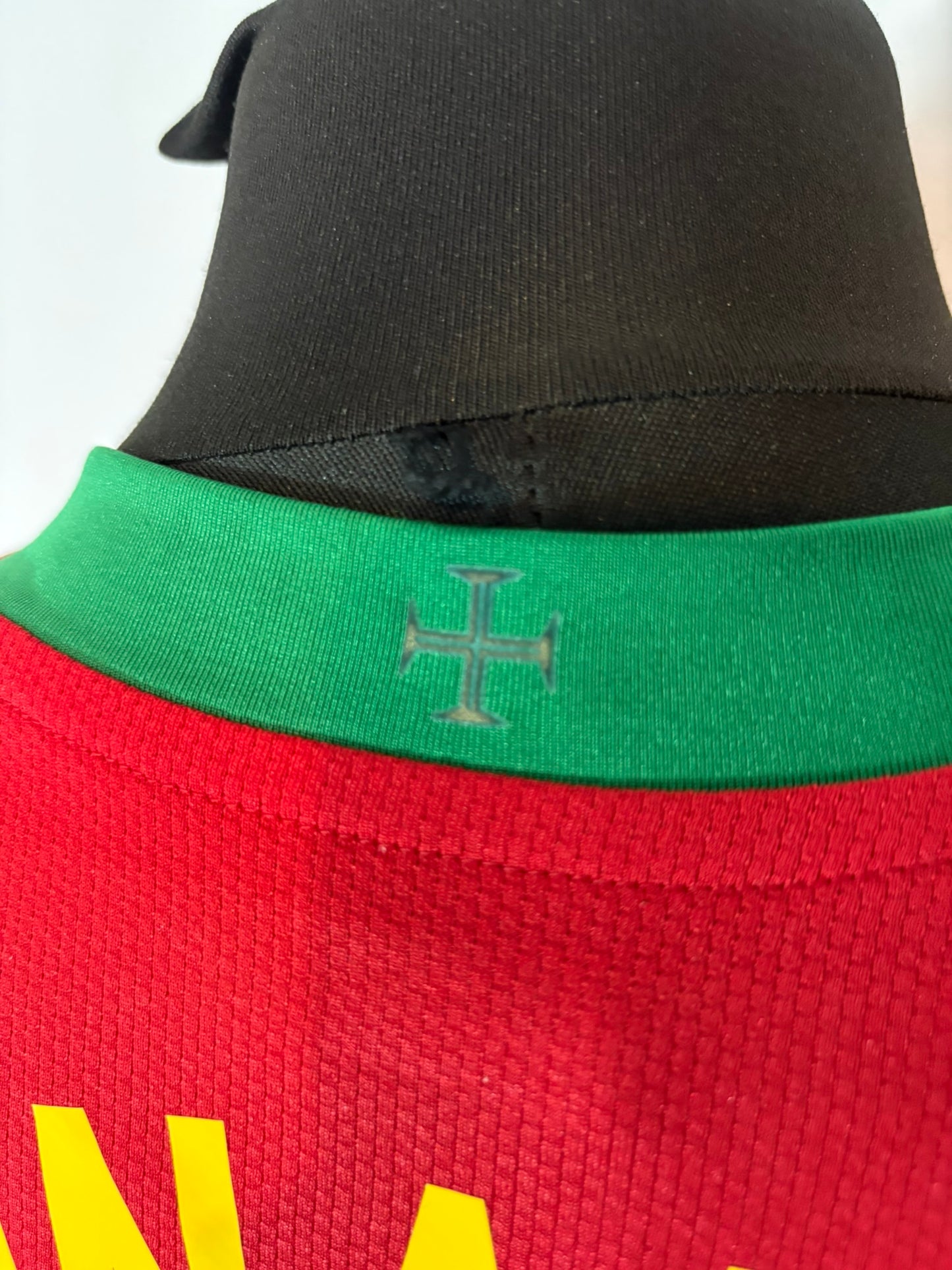 Portugal Cristiano Ronaldo 2008-10 Home Football Shirt Extra Large XL Nike
