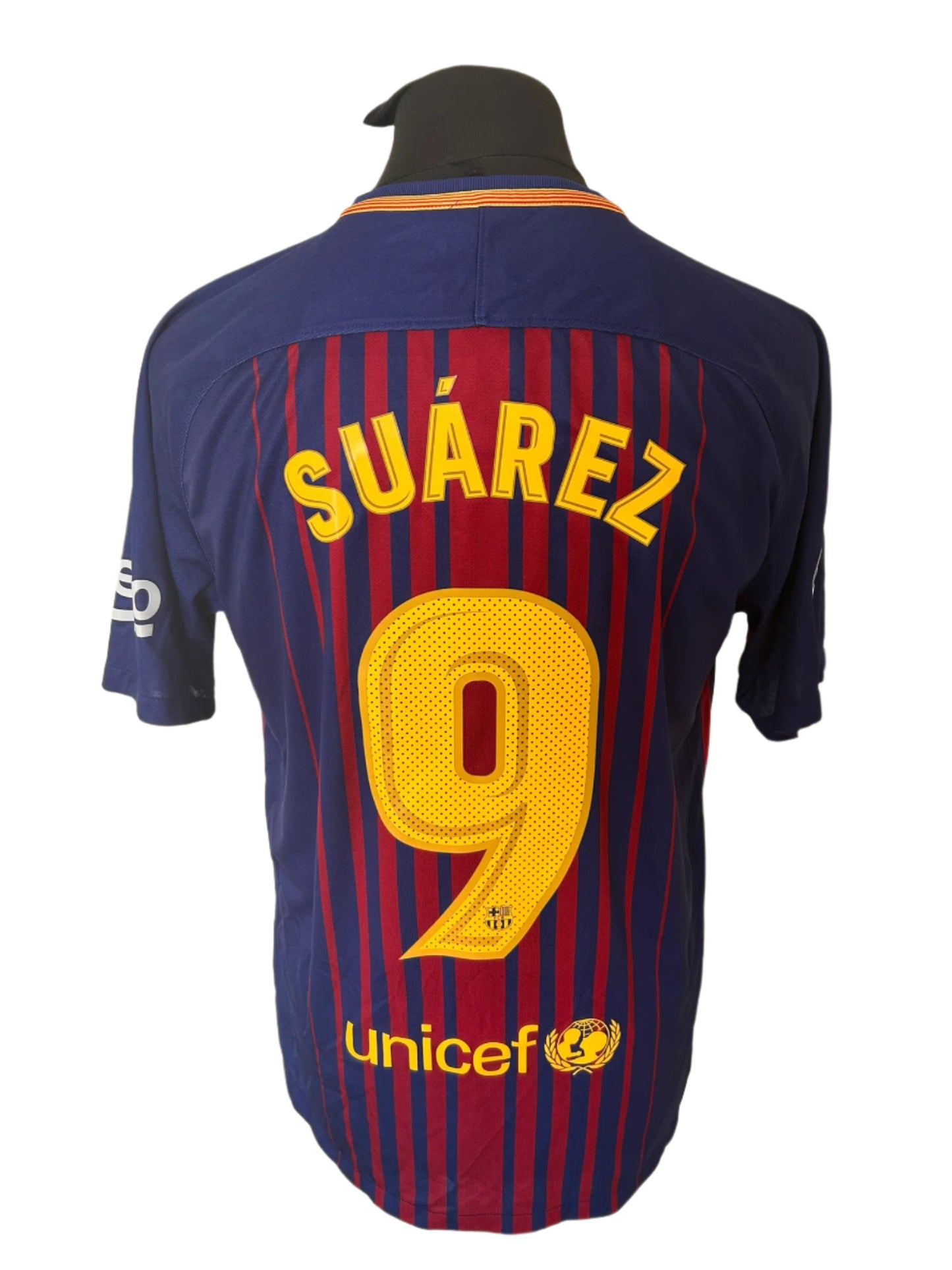 Barcelona Luis Suarez 2017-18 Home Football Shirt Medium Nike