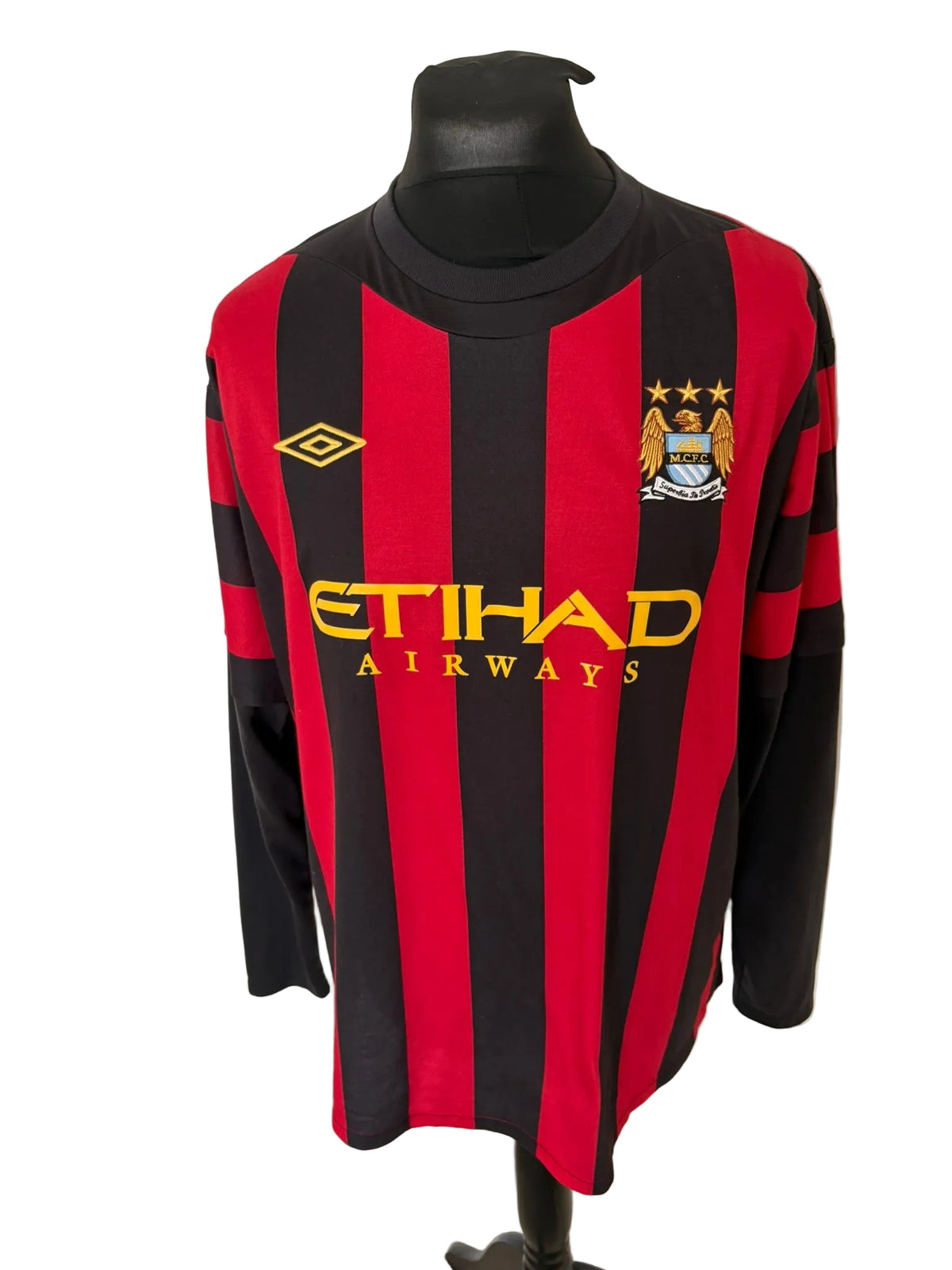 Manchester City 2011-12 away football shirt, red and black, Extra Large, XL, Umbro, Yaya Toure, front