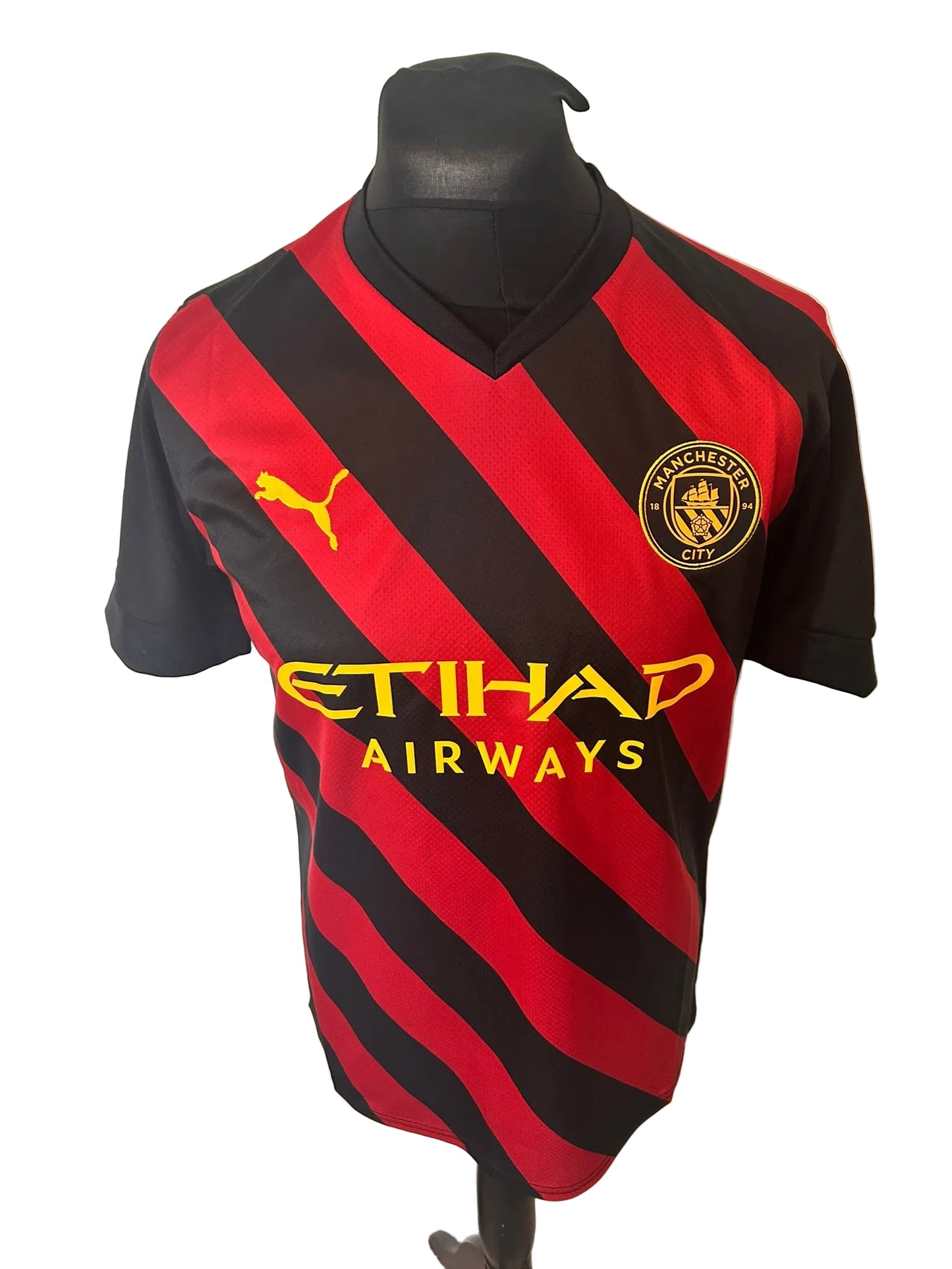 Manchester City 2022-23 away football shirt, red and black, medium, Puma, Kevin De Bruyne, front