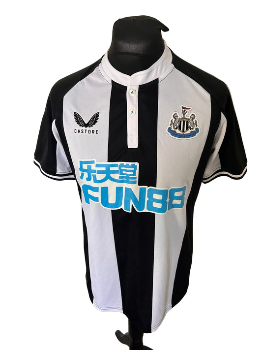 Newcastle United 2021-22 home football shirt, Castore, large, white and black, front, Bruno Guimaraes