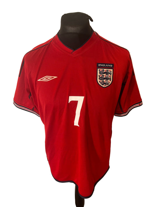 England 2002-04 away football shirt, David Beckham, Umbro, medium, red, front
