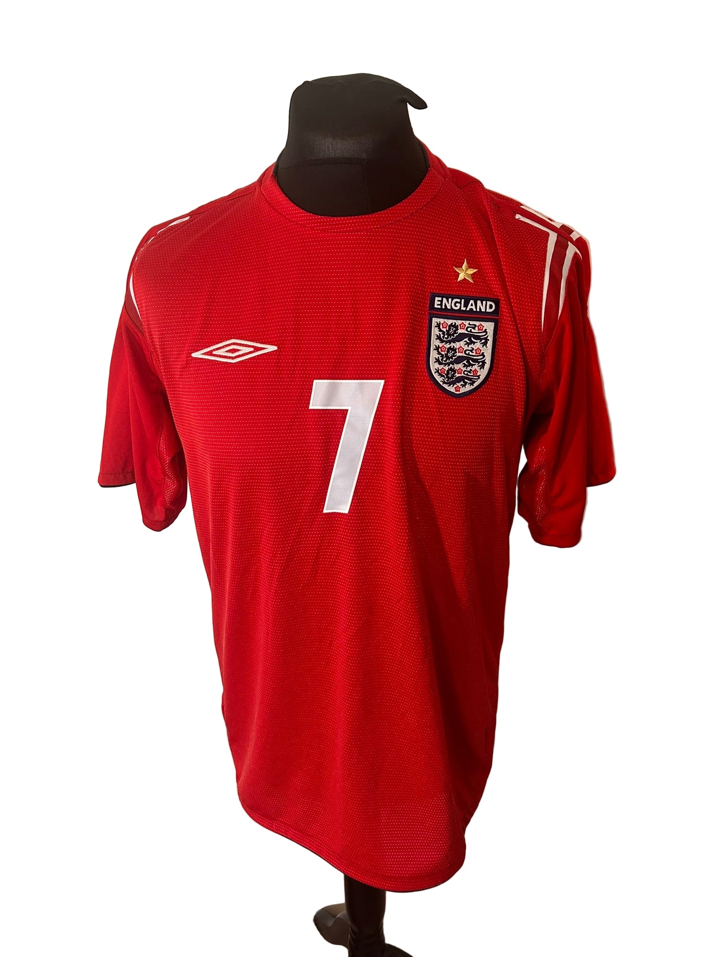 England 2004-06 away football shirt, Umbro, large, red, David Beckham, front
