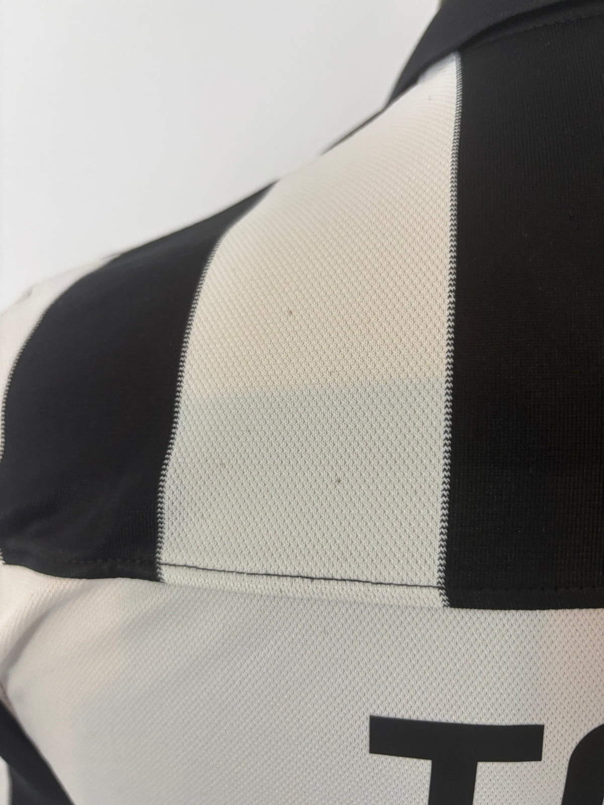 Juventus Carlos Tevez 2014-15 Home Football Shirt Small Nike