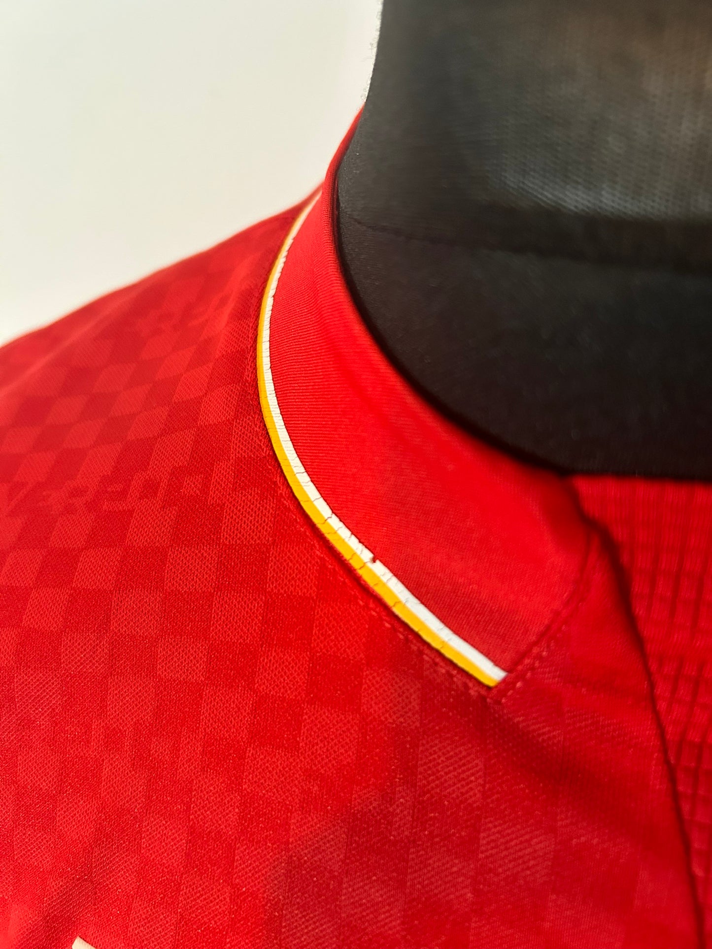 Liverpool Jordan Henderson 2015-16 Home Football Shirt Medium New Balance