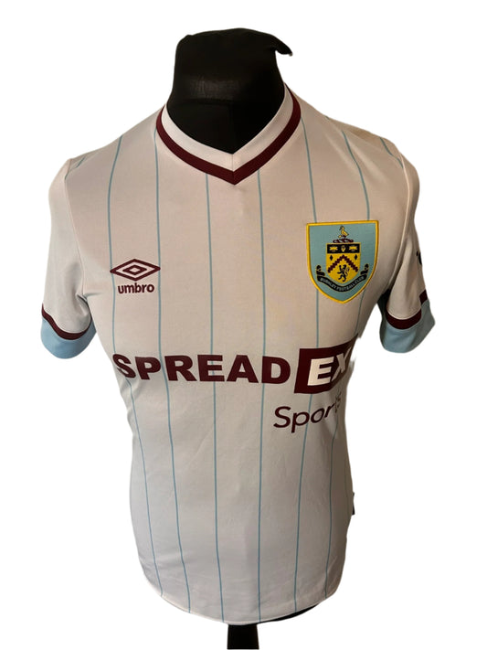 Burnley 2021-22 Away Football Shirt Small Umbro